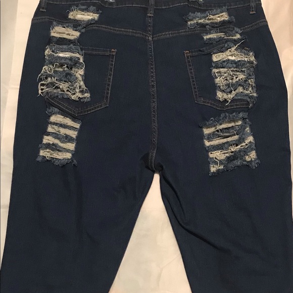 Plus-Distressed Bermuda Jeans - Picture 6 of 7
